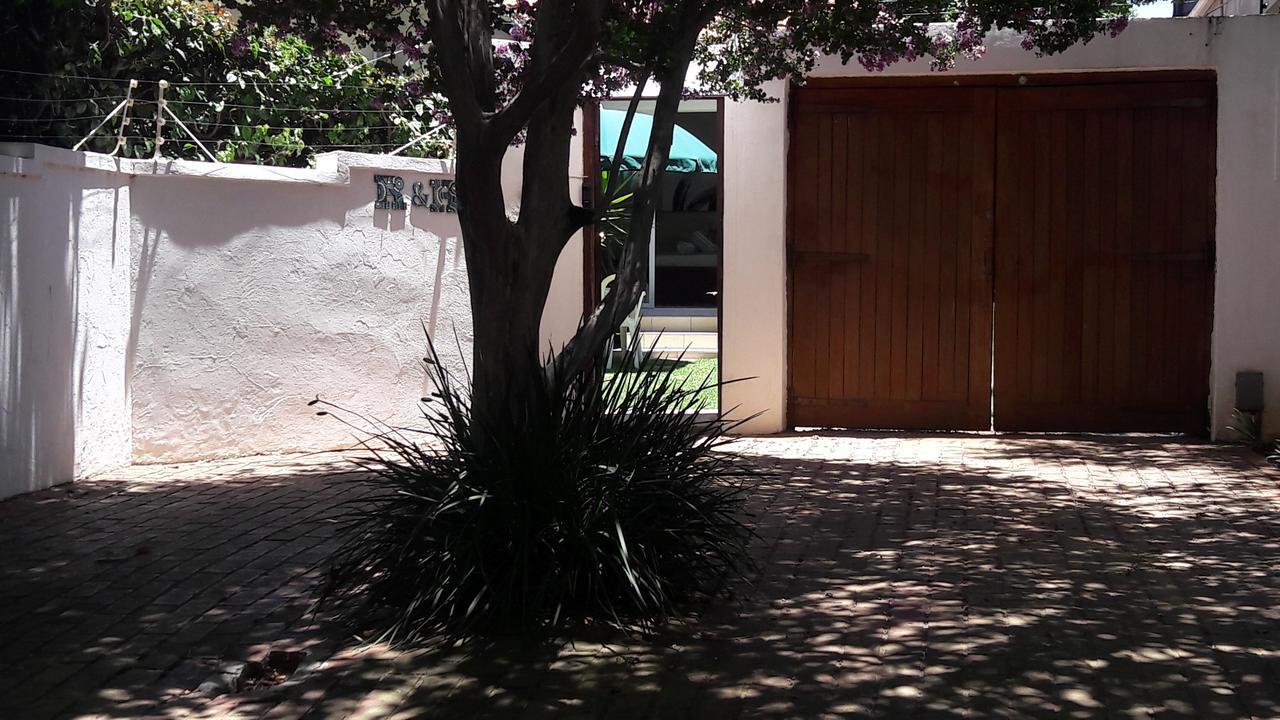 R & R'S Retreat Bed & Breakfast Johannesburg Exterior photo